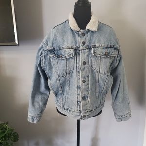 Authentic Levi's Sherpa jacket women's size Large